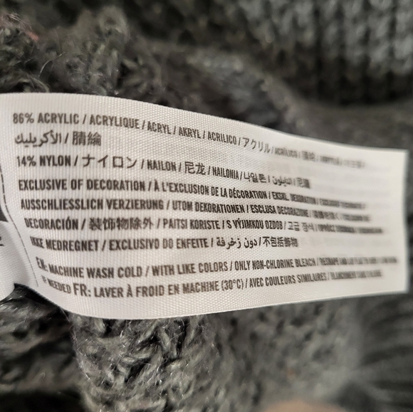 HOLLISTER V Neck Knit Sweater Small - Picture 3 of 5